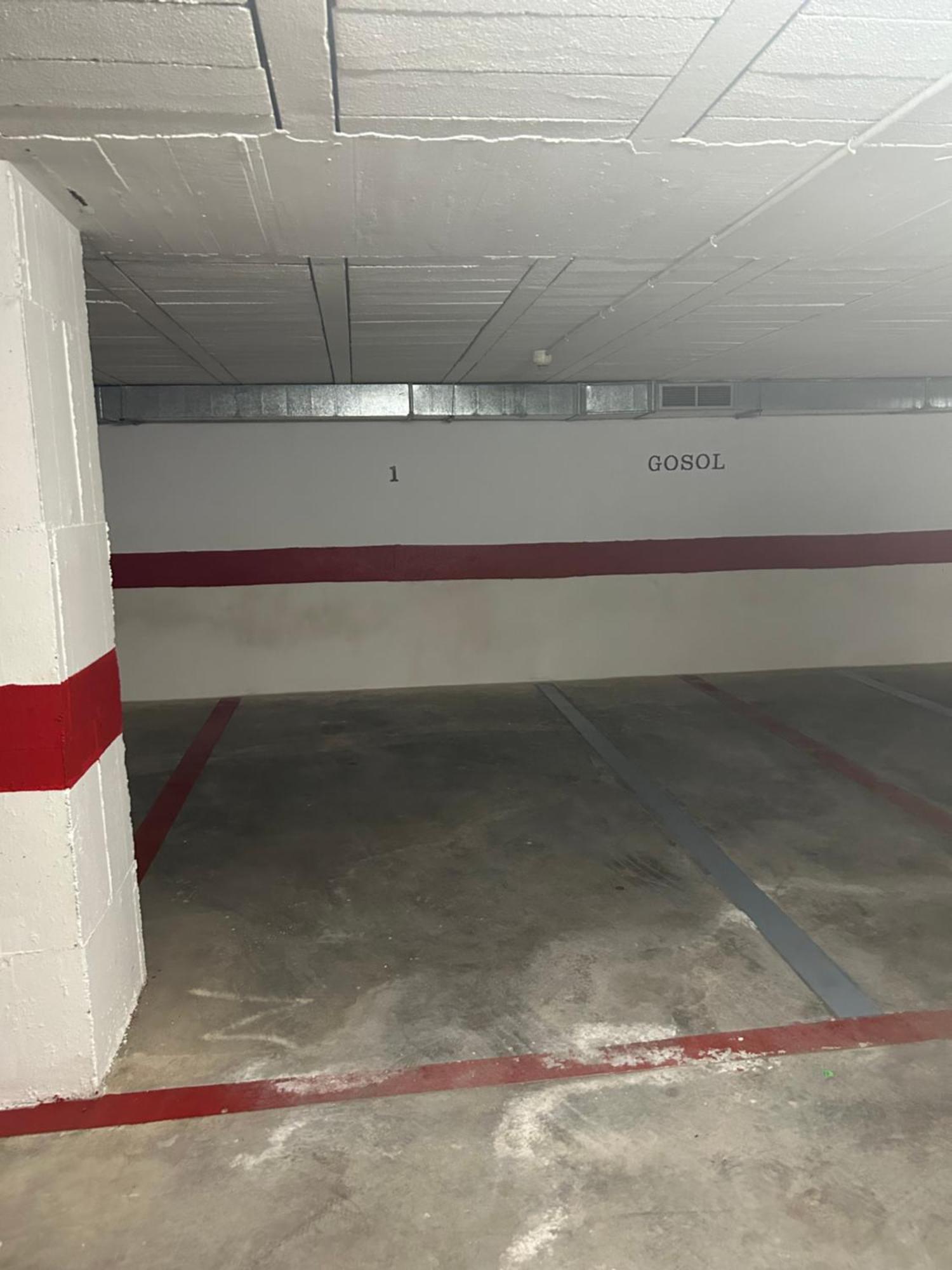 Gosol Lemon, Centro-parking *